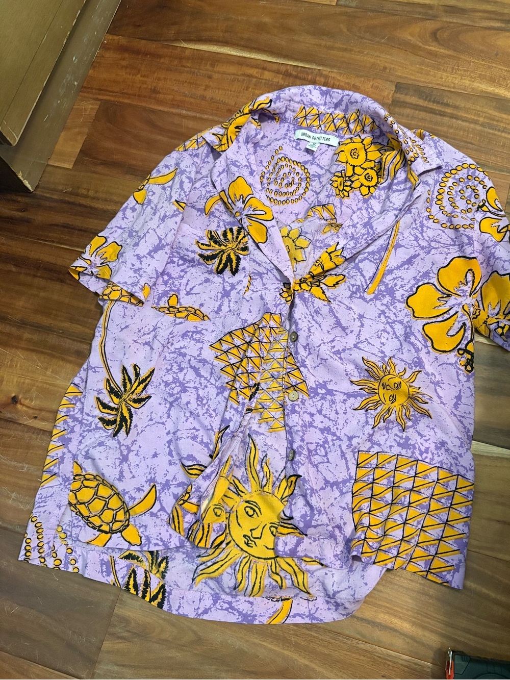 Urban Outfitters Gardenia Souvenir Button Down Shirt Medium Purple Rayon 1019